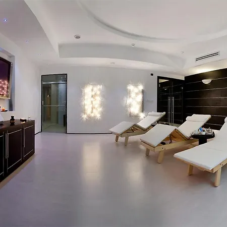 Hotel Ahr Baja & 4*