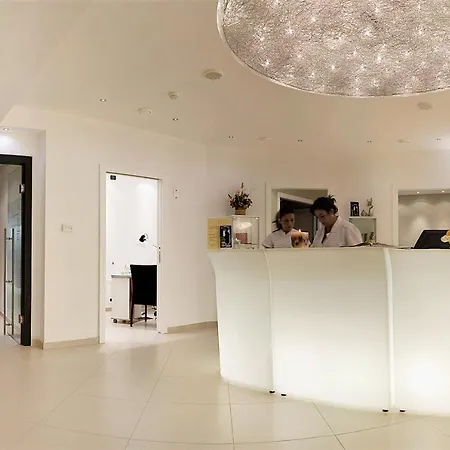Ahr Baja & 酒店 坎尼吉翁