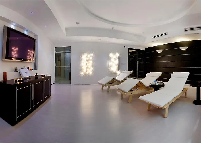 Hotel Ahr Baja & 4*